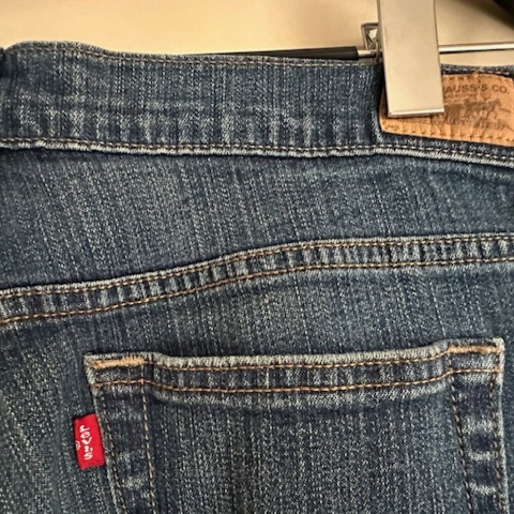 Levis' 515 Bootcut Jeans - Picture 9 of 11